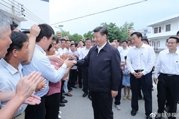 習(xí)近平到潭頭村看望老區(qū)群眾 習(xí)近平到潭頭村看望老區(qū)群眾